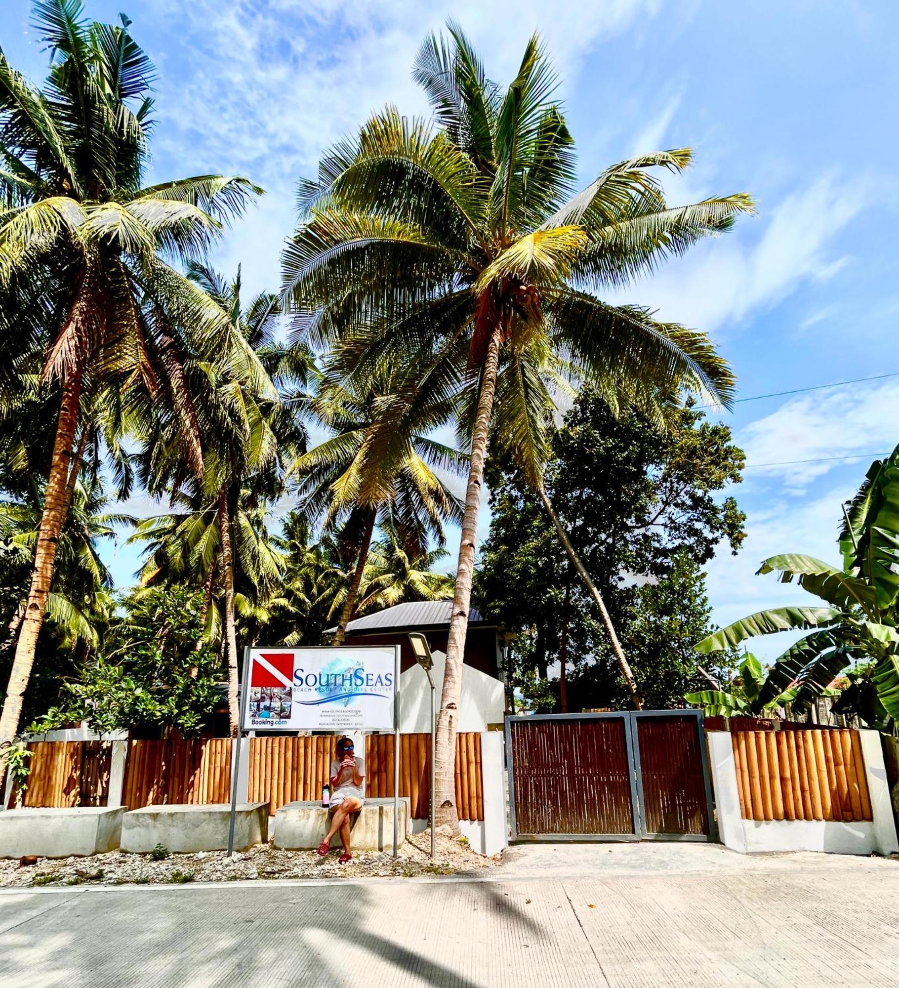 Southseas Beach Resort And Dive Center Santander Exterior foto